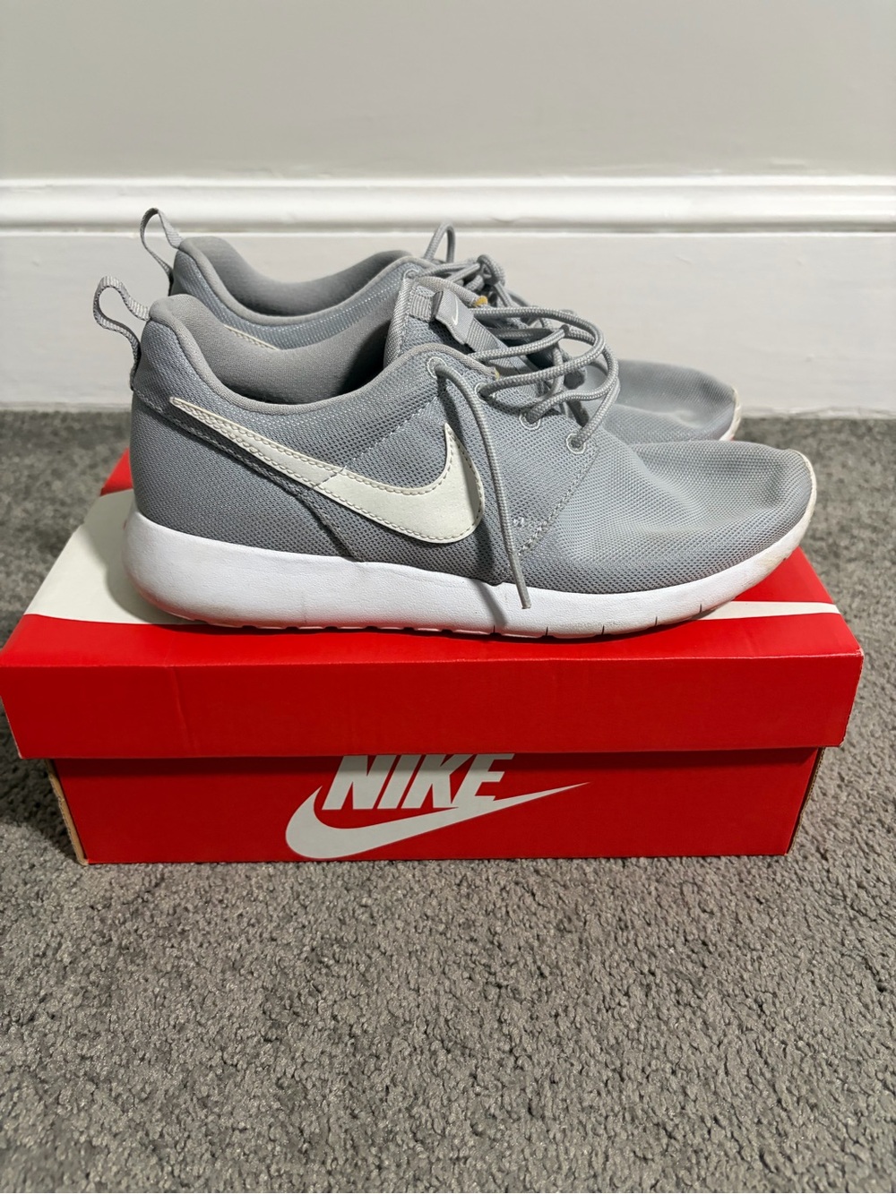Nike Roshe One Gray Sneakers Youth 6Y Fits Women’s 7.5